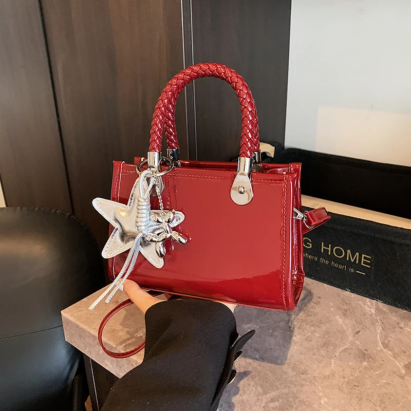 

2025 New Design Versatile Women's Casual Tote PU Leopard Fashion Casual Large Capacity Commuting Female Bags on Sale