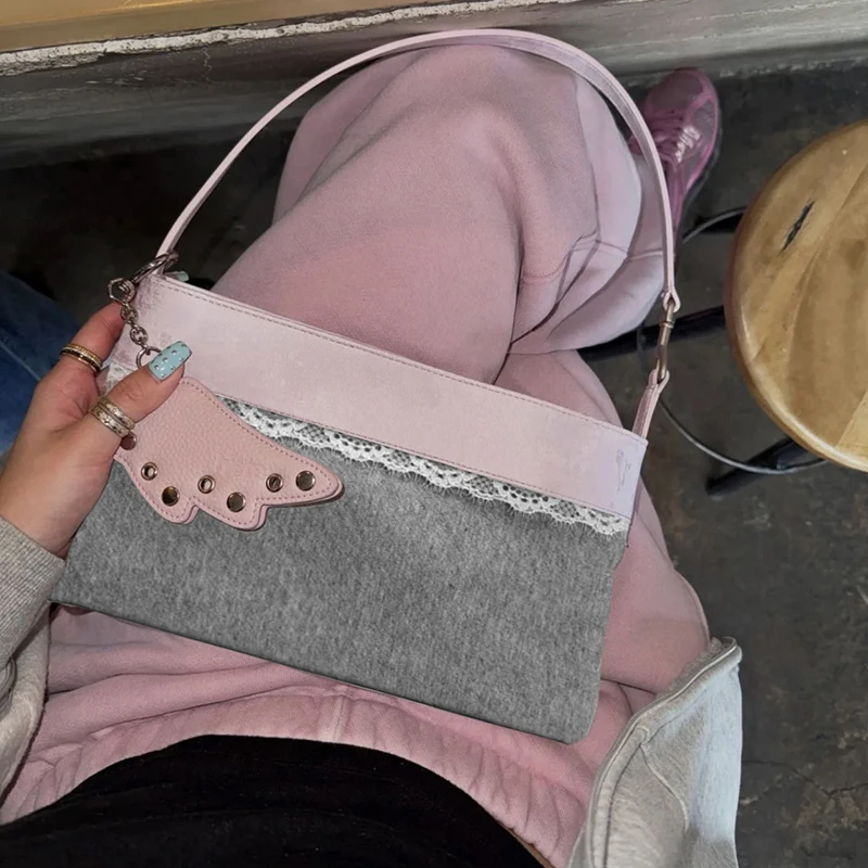 

Женская холщовая сумка через плечо с кружевными вставками и цветовыми блоками, вместительная сумка-хобо с заклепками и декоративным элементом, повседневная сумка для города и на каждый день