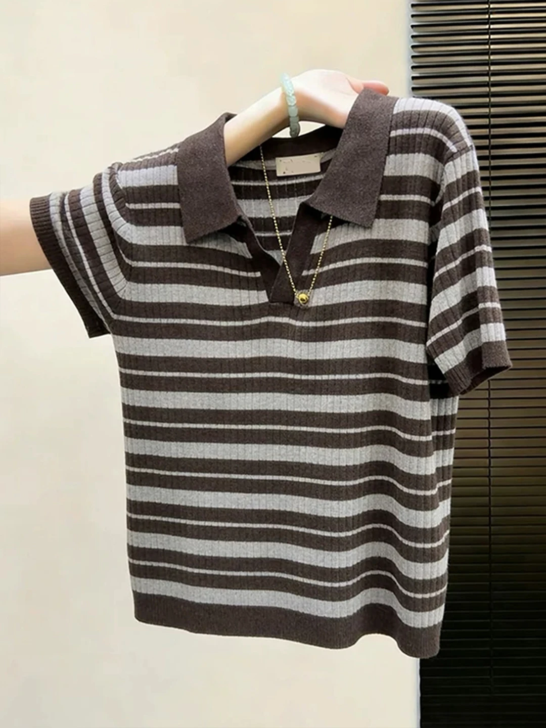 

Trendy Color Block Stripe Short Sleeve Knitted Shirt Commute Versatile Slimming Ageless Top for Young Women in Summer 2026