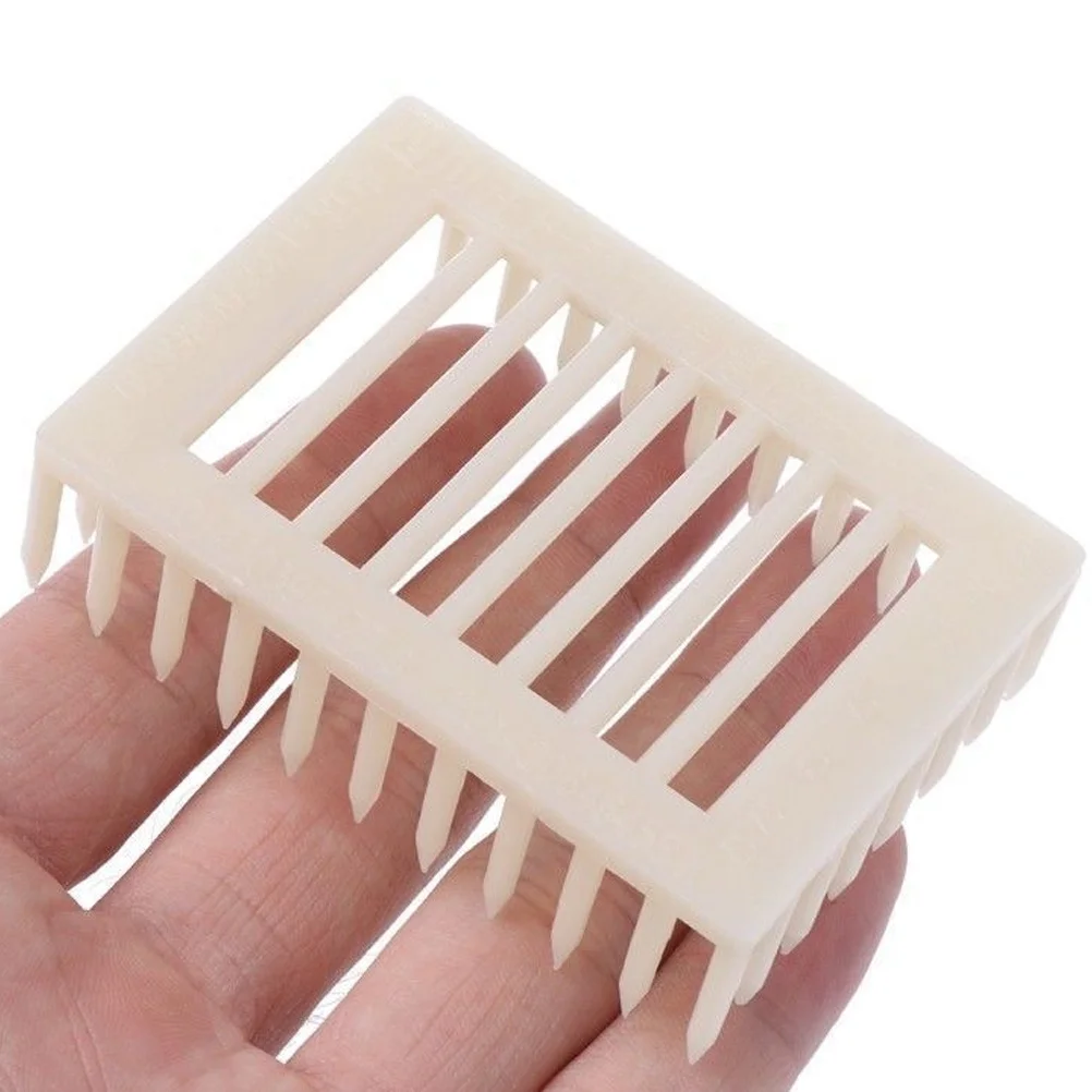

20Pcs Plastic Queen Cages Ventilated Structure for Bee Queen Isolation Transport Beekeeping Supplies Bee Cages