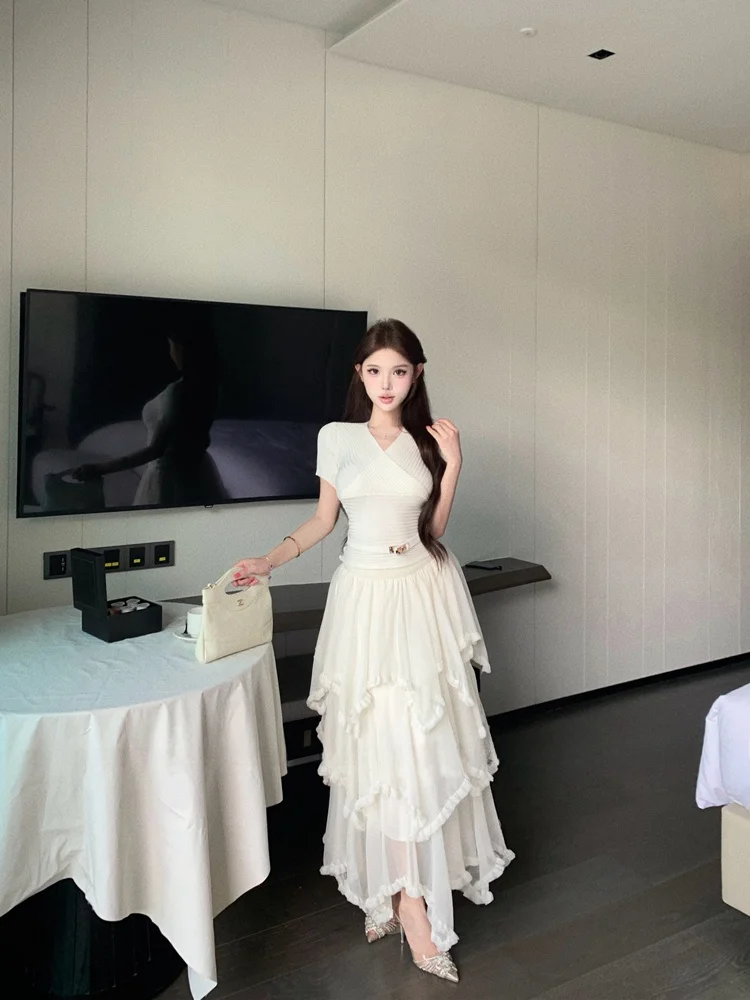 

Летний комплект 2026: Женский вязаный топ с коротким рукавом и V-образным вырезом, асимметричная юбка с узором под дерево, роскошный стиль