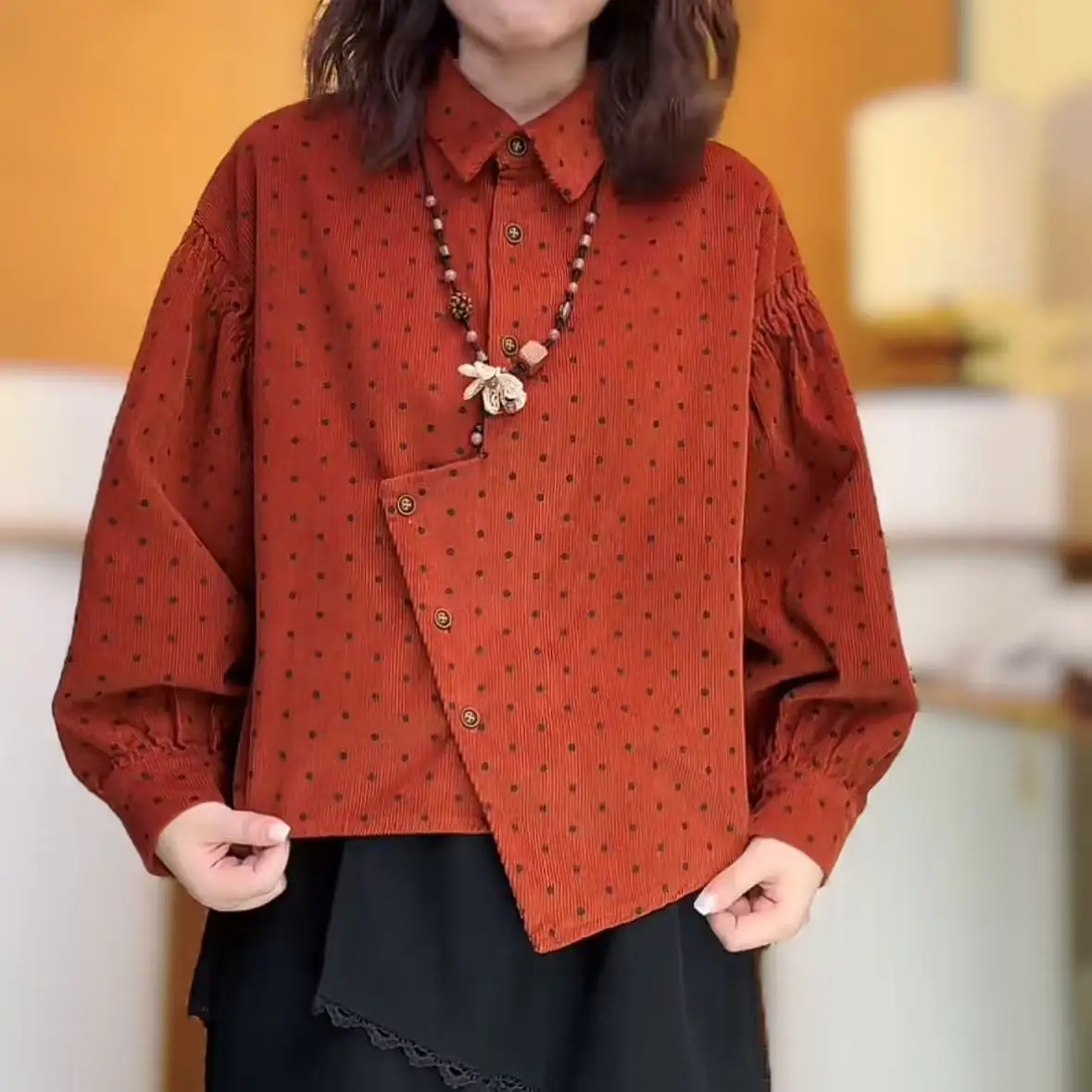 Herbst und Winter neues Cord-Orange-Polka-Dot-weißes, plissiertes Laternenärmel-Laminierhemd, lockeres, vielseitiges Oberteil