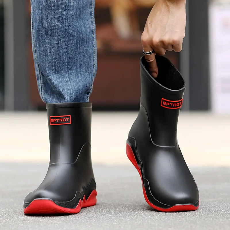 Zapatos impermeables antideslizantes de tubo medio para hombre, botas de agua altas a la moda para exteriores, zapatos de goma cálidos de terciopelo fijo para las cuatro estaciones, nuevos