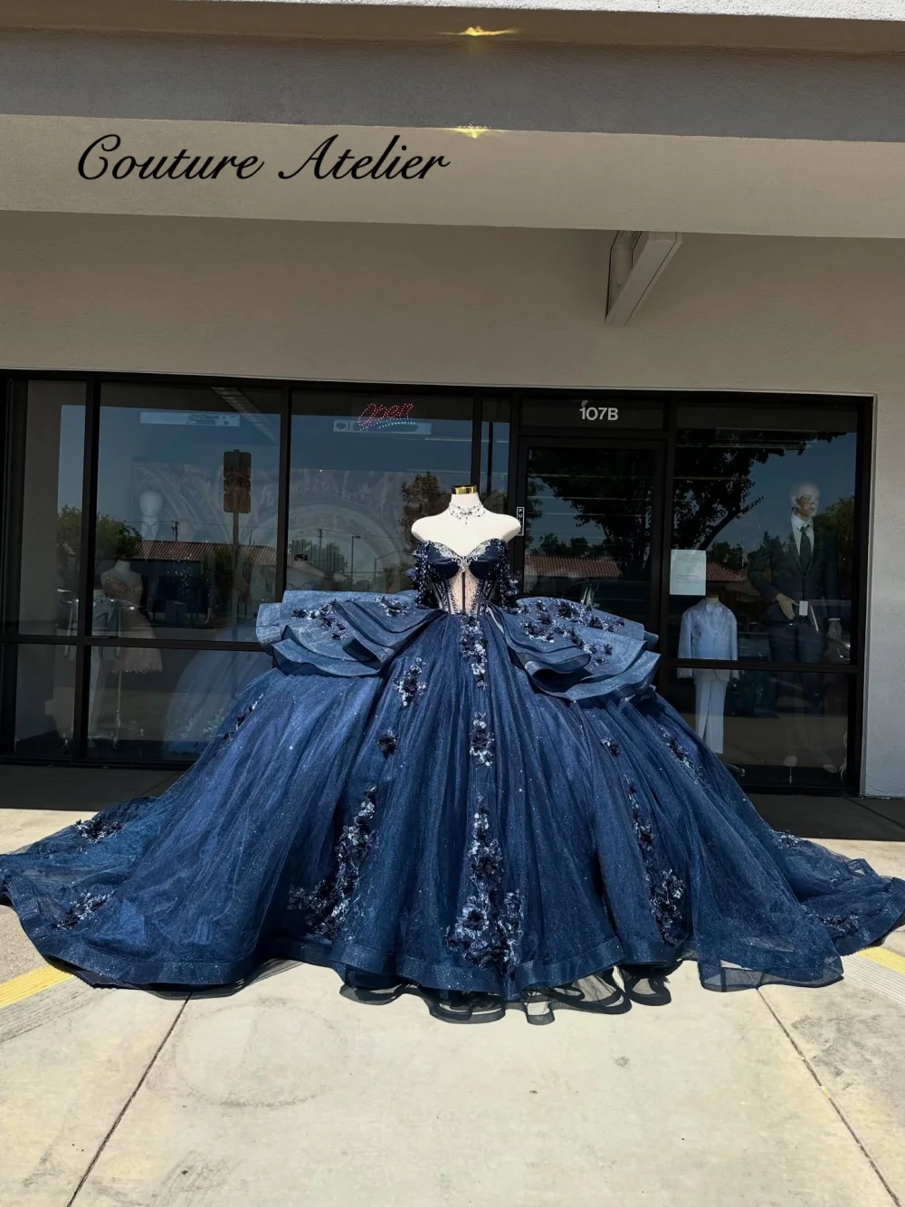 

Extraordinary Royal Blue Quinceanera Dresses Gold Applique Ball Gown Ruffles Beads Mexican 2025 Birthday Luxury Dress Customized