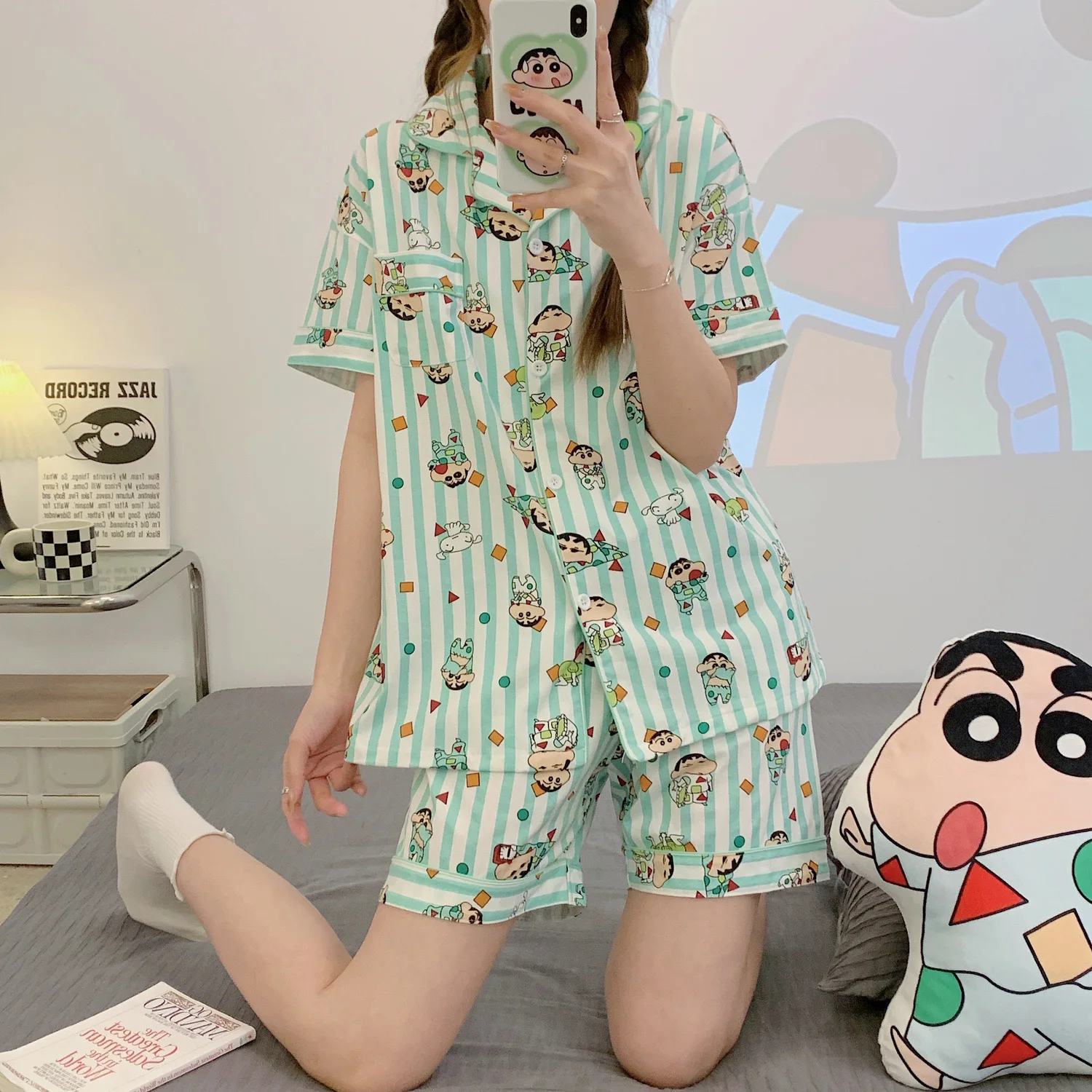 Conjuntos de pijamas de seda para mujer, ropa de dormir holgada, Tops y pantalones cortos, Y2K, Japón, Anime, crayón, ropa de casa, satén, Kawaii,