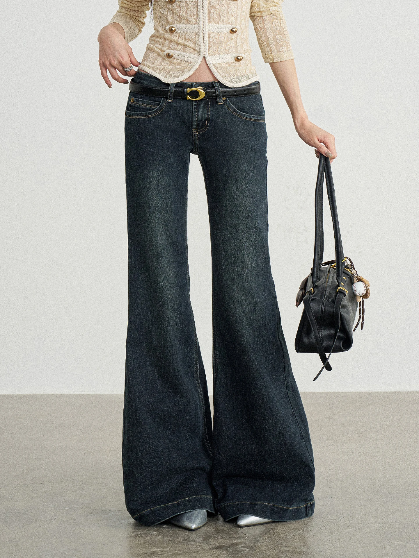 TGXQ Low Waist American Style Women's Jeans 2026 New Loose Deep Blue Bell Bottoms Trendy Girl Leopard Print Leather Tag