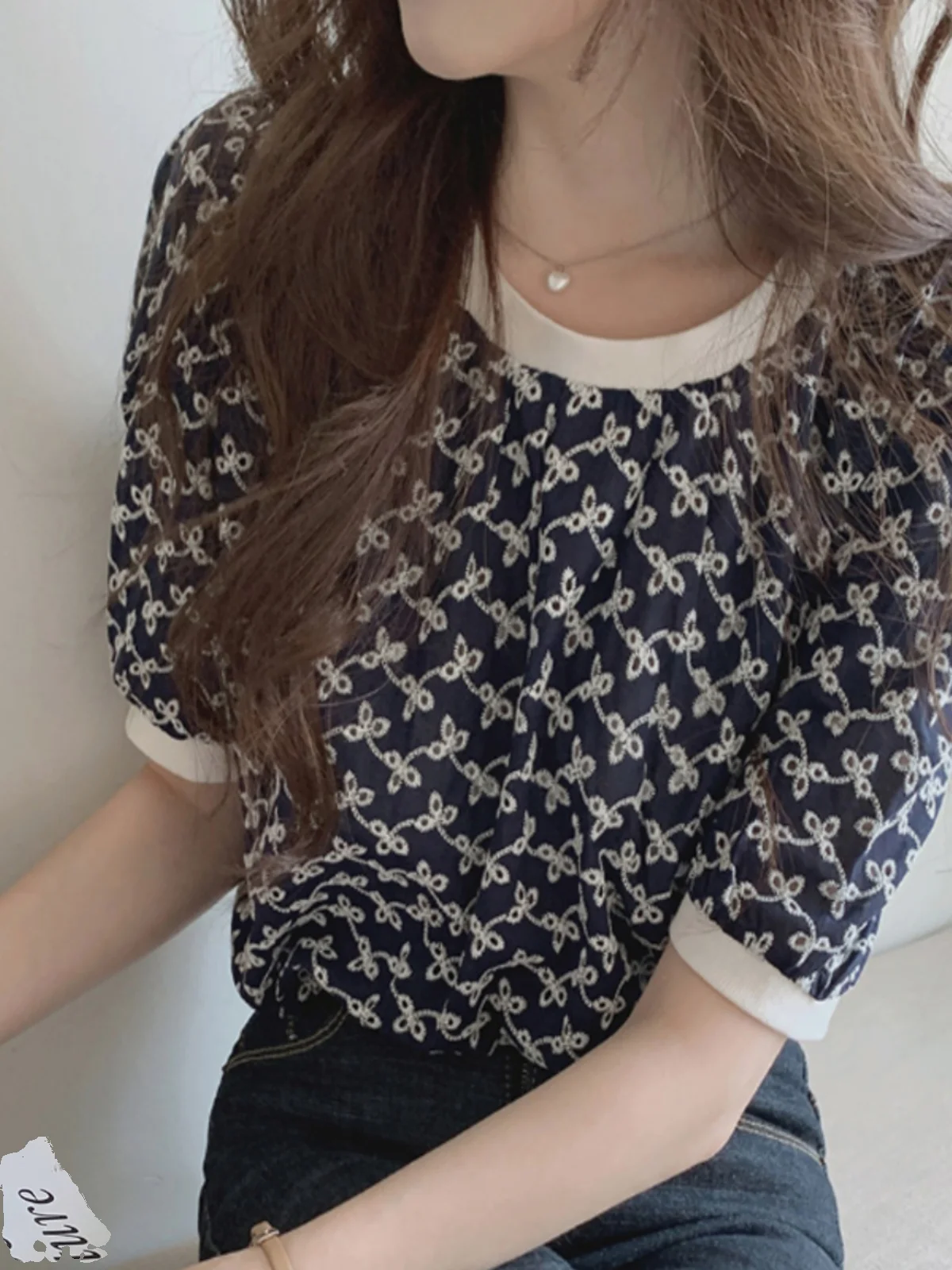Chic Summer Women's ort Sve irt round Ne Embroidered Hook Flower Versatile Korean Sle Bubble Sve Faionable Top
