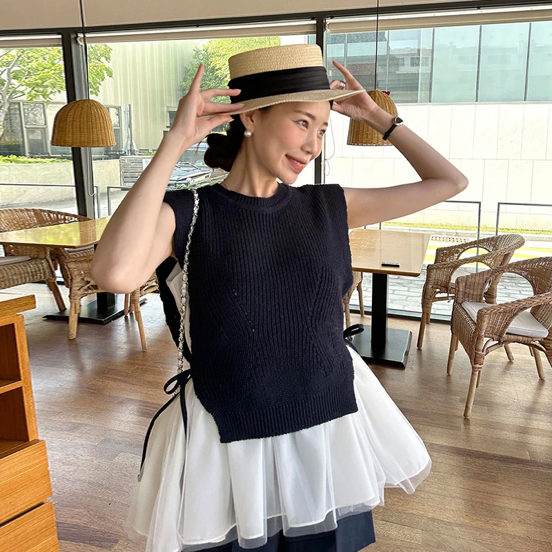 طقم ملابس صيفي نسائي عصري من قماش شبكي محبوك بدون أكمام مع تنورة وحزام بتصميم كوري وواسع وياقة دائرية #1