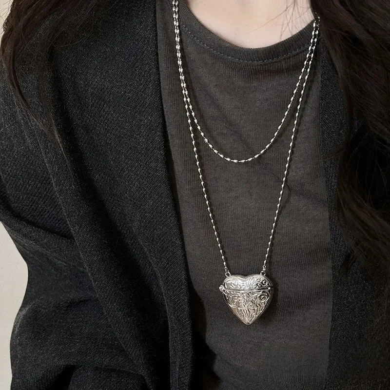 Blogger, the same love necklace can be opened, retro printed love bag photo box, long crossbody sweater chain.