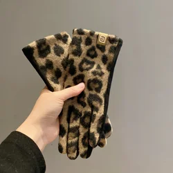 Leopard-print gloves for winter cycling, ladies' warm and cold-proof driving gloves for electric cars, windproof and plush glove