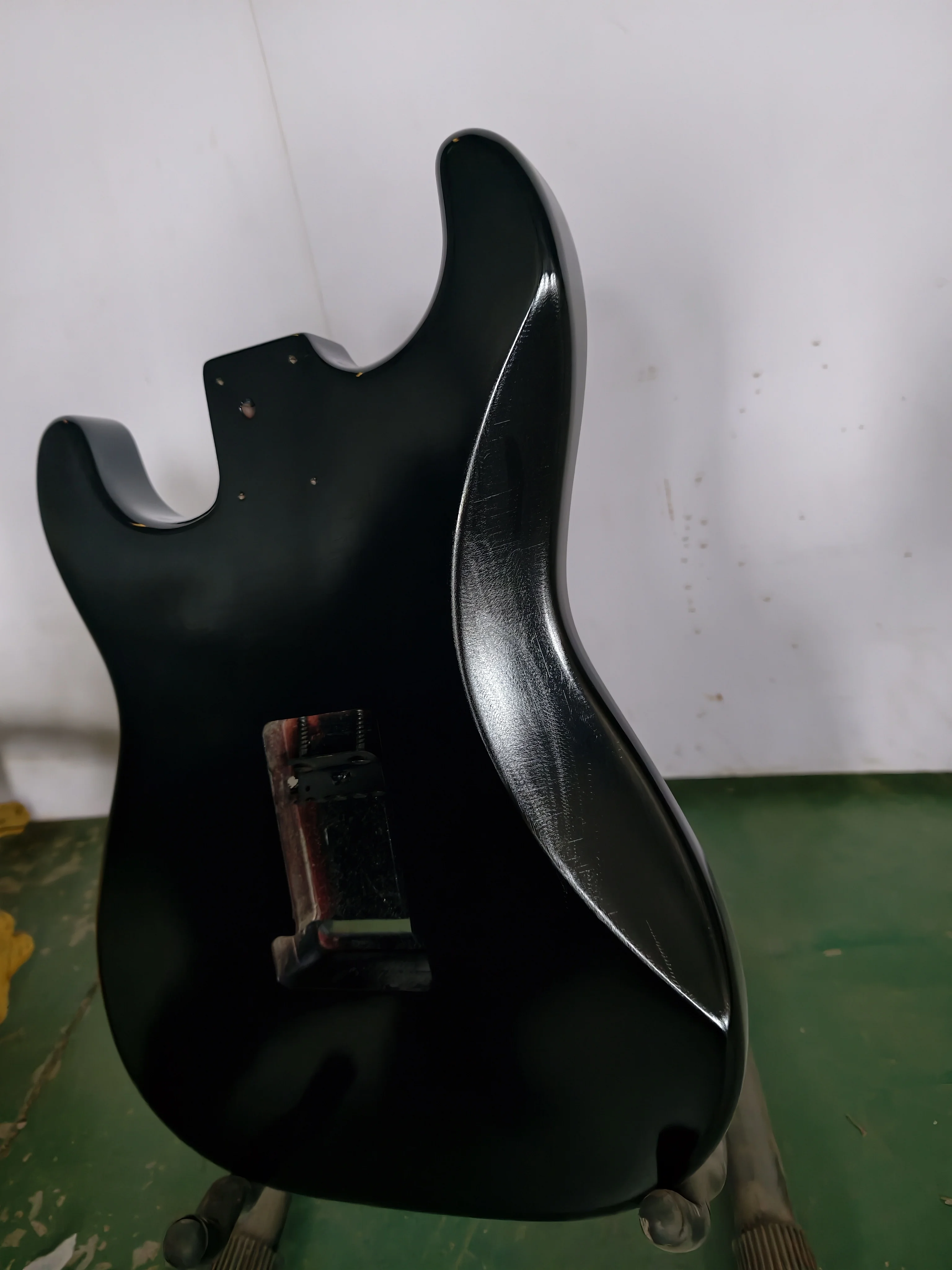

Корпус электрической бас-гитары Minor Defects в сборе, стиль Fender, гитарный ствол ST, басовая панель SSS, чистый черный