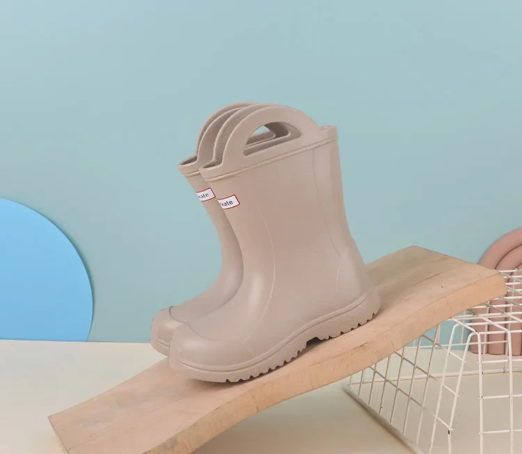 Neue leichte rutschfeste Regenstiefel für Kinder, halbhohe Griffe, Jungen- und Mädchen-Softsohlen-Outdoor-Wasserschuhe, Regenstiefel für Vorschulkinder – Detail 10
