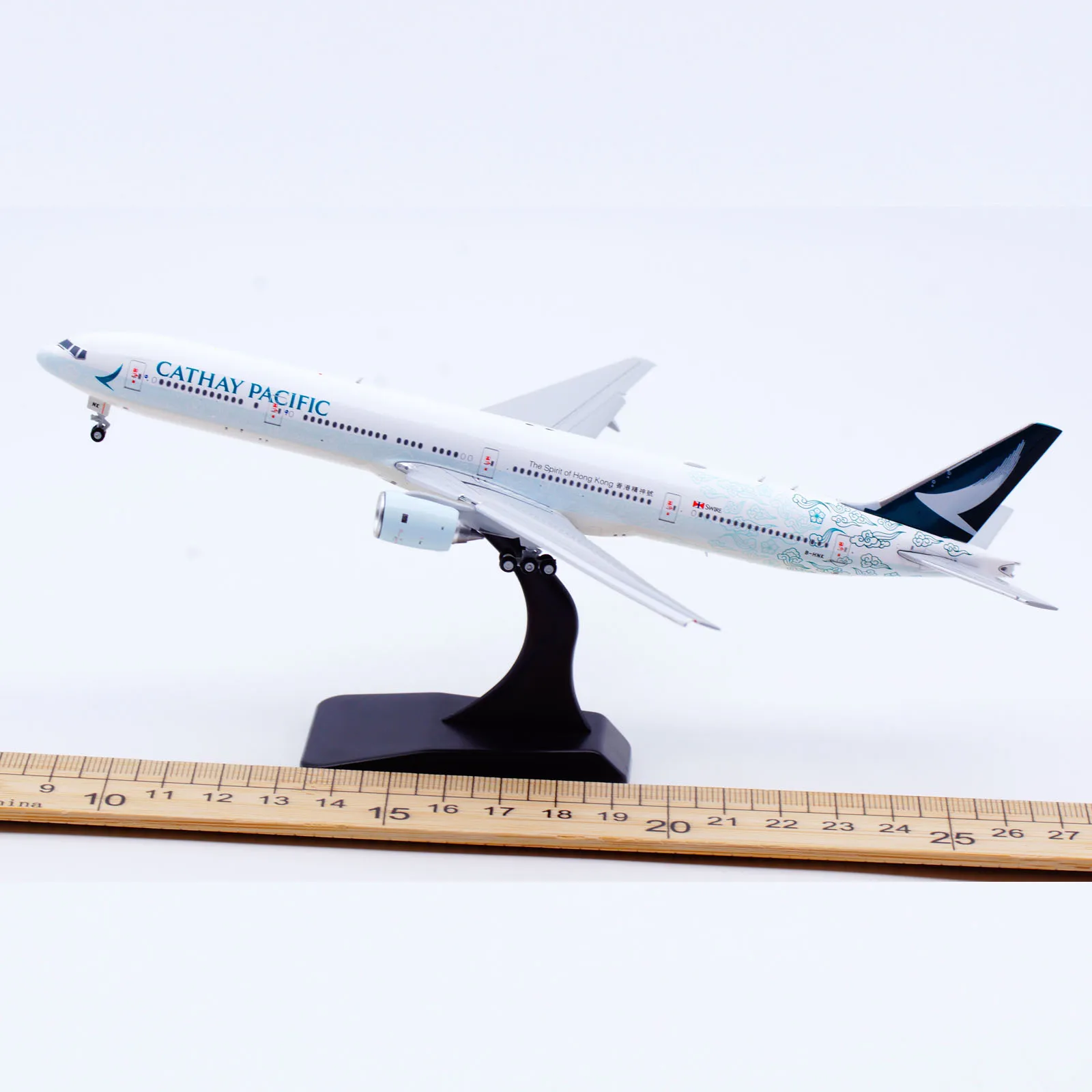 XX4129A Avión coleccionable de aleación regalo JC Wings 1:400 Cathay Pacific Boeing B777-300 avión fundido a presión Jet modelo B-HNK solapas abajo