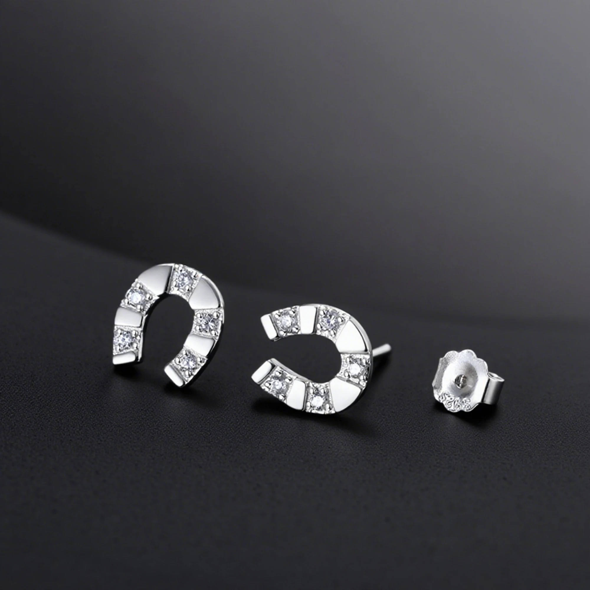 

Effie Queen Exquisite 925 Sterling Silver Stud Earrings U Letter Design With AAAA Sparkling Zirconia Ornament Party Gift APE145