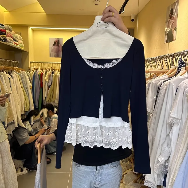 Bluzka damska plus size 300, słodka i pikantna, długa, wiosenna, w stylu koreańskim, z koronkowymi wstawkami, wyszczuplająca, bazowa.