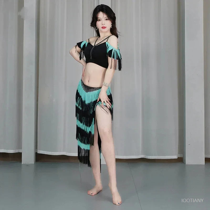 東洋ベリーダンス グラデーションコスチューム パフォーマンス練習衣装 コスプレ 女性 大人用ダンス ホルタートップ タッセル付き スパンコールスカート