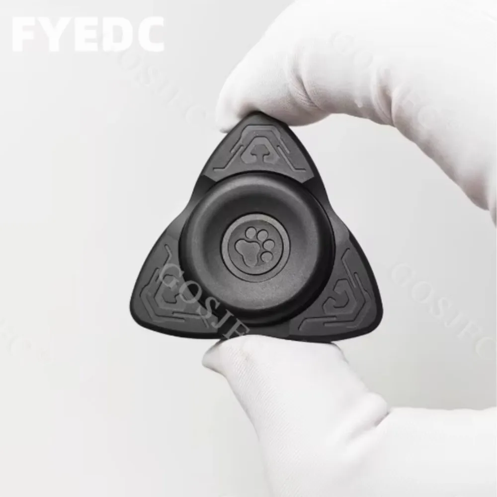 

FYEDC Резной коготь EDC Нержавеющая сталь с черным покрытием Механическая металлическая скорость атаки Трехсторонний гироскоп на кончиках пальцев Игрушка для снятия стресса