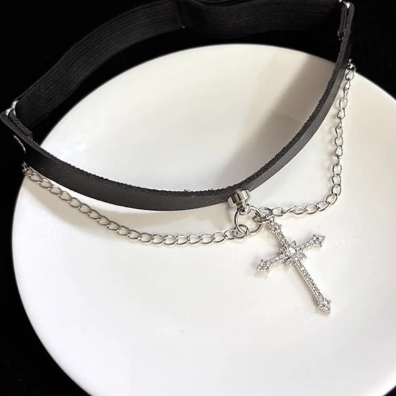 القوطية الشرير الساق الفرقة الأسود الجلود الأربطة الفضة عبر سلسلة حجر الراين قابل للتعديل الساق الدائري للنساء الرجال تأثيري ارتداء اليومي