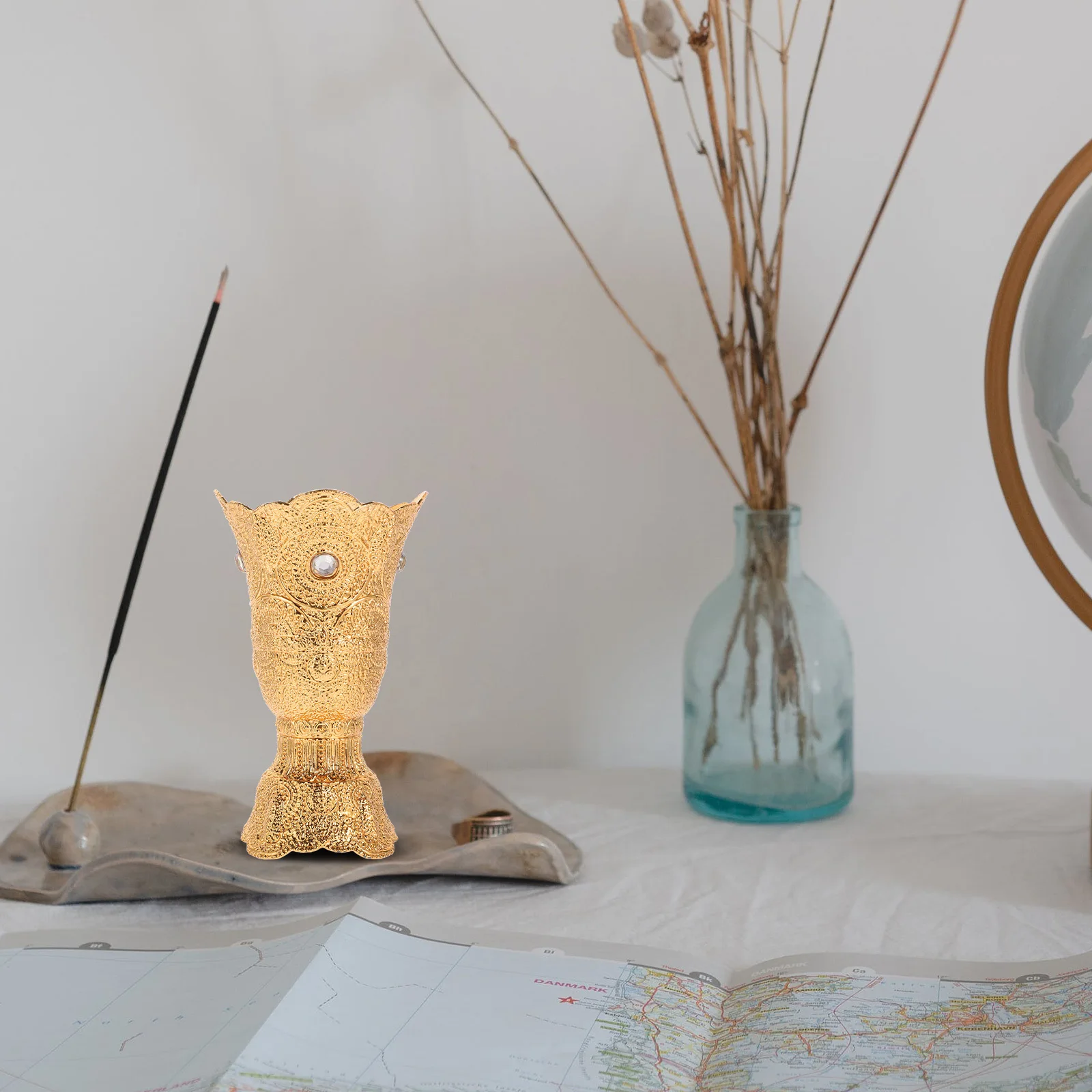 

Iron Incense Cone Burner Middle East Style Metal Censer Small Portable Aromatherapy Furnace Home Bedroom Office Decoration