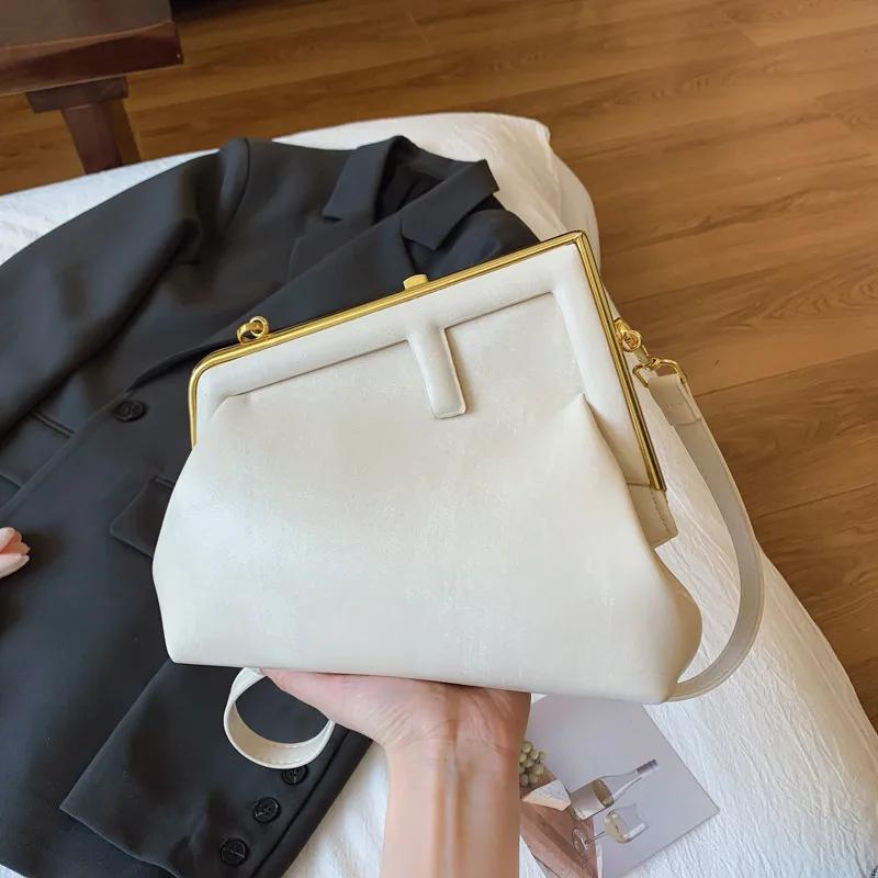 

2025 New Women's Retro Texture Chain Bag - Summer Fashion F-Buckle Metal Shoulder Messenger