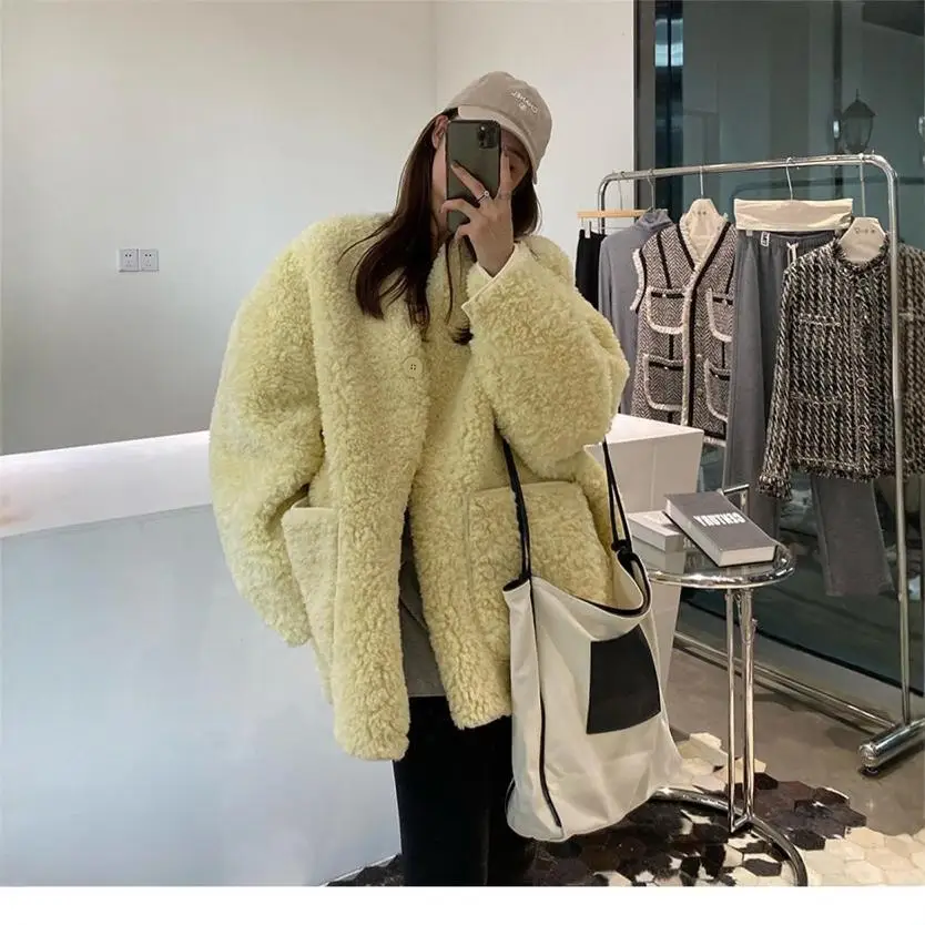 

Шерсть ягненка и темно-зеленая женщина в китайском стиле, традиционные элементы, культурное наследие, узор с вышивкой, дизайн, эстетический народ