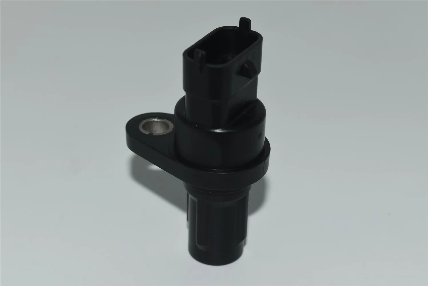 

*Applicable to car crankshaft camshaft sensor 393504A400