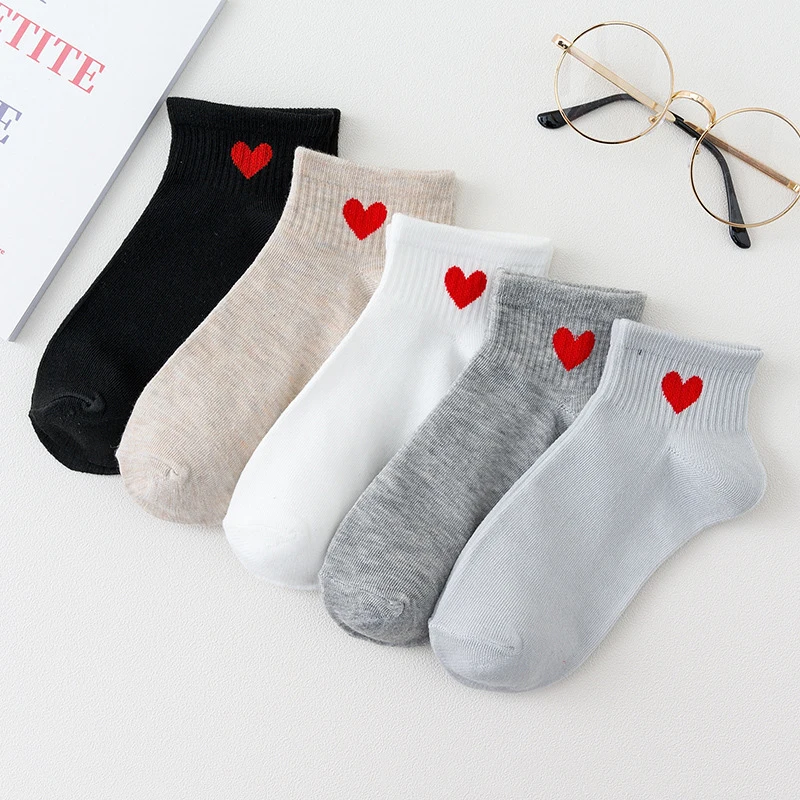 Chaussettes à cœurs pour femmes, 5 paires/lot, mode élégante, couleur unie, noir, blanc, été, printemps, vintage, étudiantes, courtes, coupe basse, rinçage