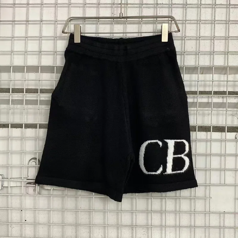 

25SS Черные классические жаккардовые вязаные шорты с логотипом CB для мужчин и женщин, бриджи высшего качества большого размера, серые абрикосовые бриджи