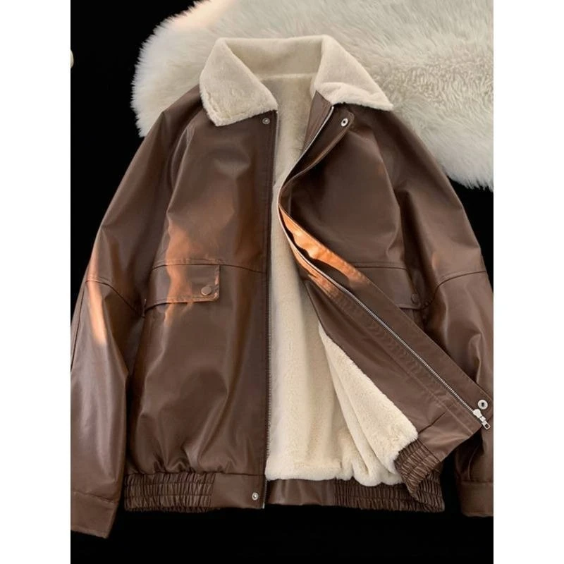 여성용 겨울 벨벳 두꺼운 PU 가죽 재킷 여성 스트리트웨어 루즈 라펠 모터사이클 재킷 레트로 스플라이스 포켓 따뜻한 코트