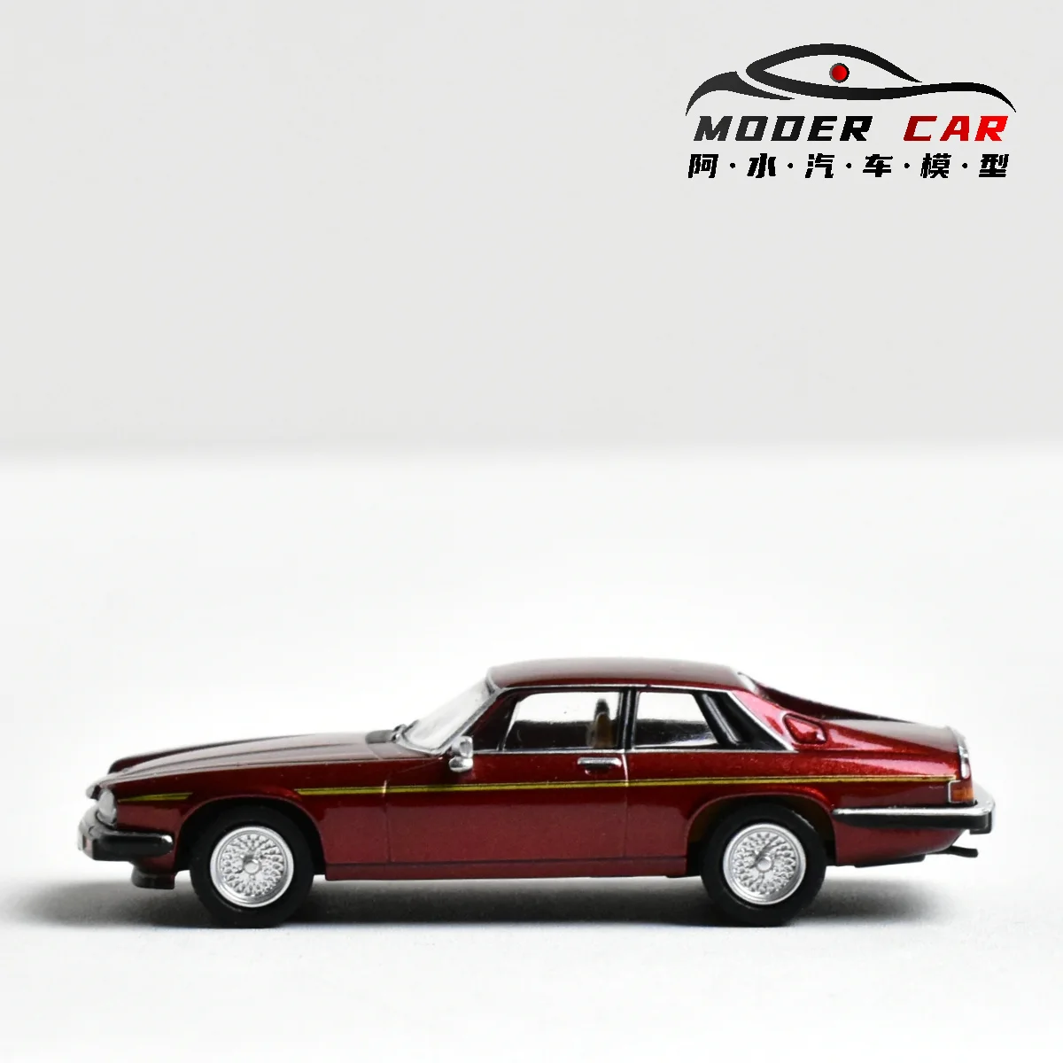 PCX87 1:87 HO Jaguar XJ-S Coupe 1982 Plastikowy model samochodu odlewany ciśnieniowo