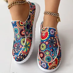 Modne buty damskie Płaskie buty na co dzień z okrągłym noskiem Buty wyjściowe Tribal Floral Print Slip On Casual Loafers