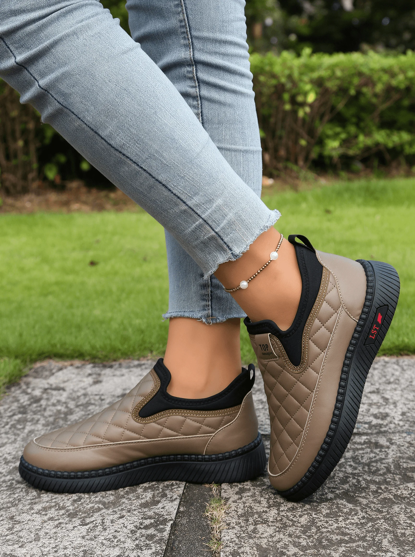 Damen-Schneestiefel, einteilig, zum Überziehen, isoliert, mit wasserdichtem Obermaterial mit Rautenmuster, lässige Damenstiefel. – Detail 2