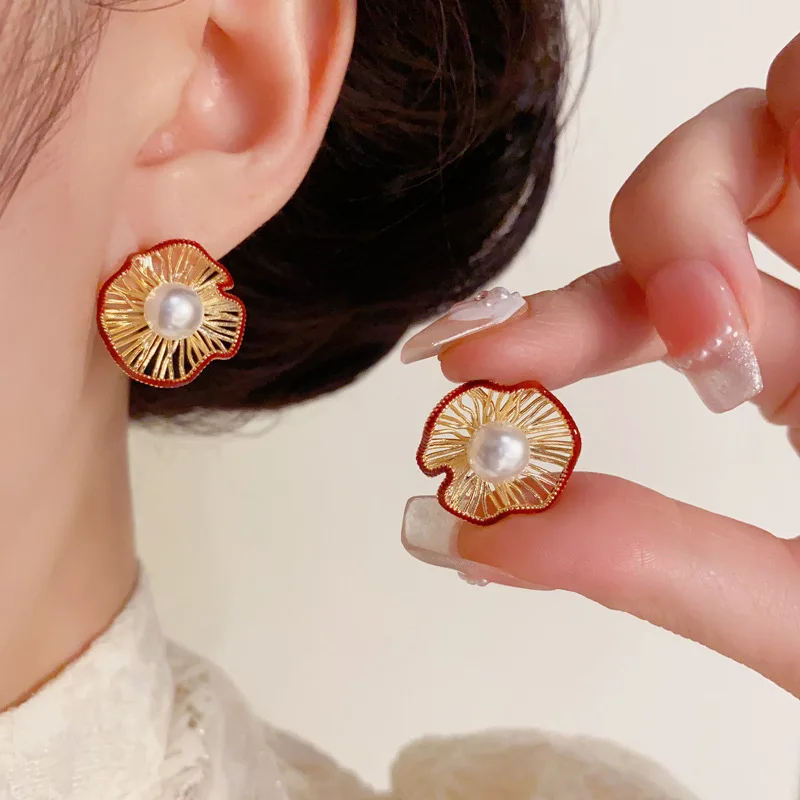 Personalized fashion retro red leaf curling edge pearl earrings niche unique versatile design stud earrings