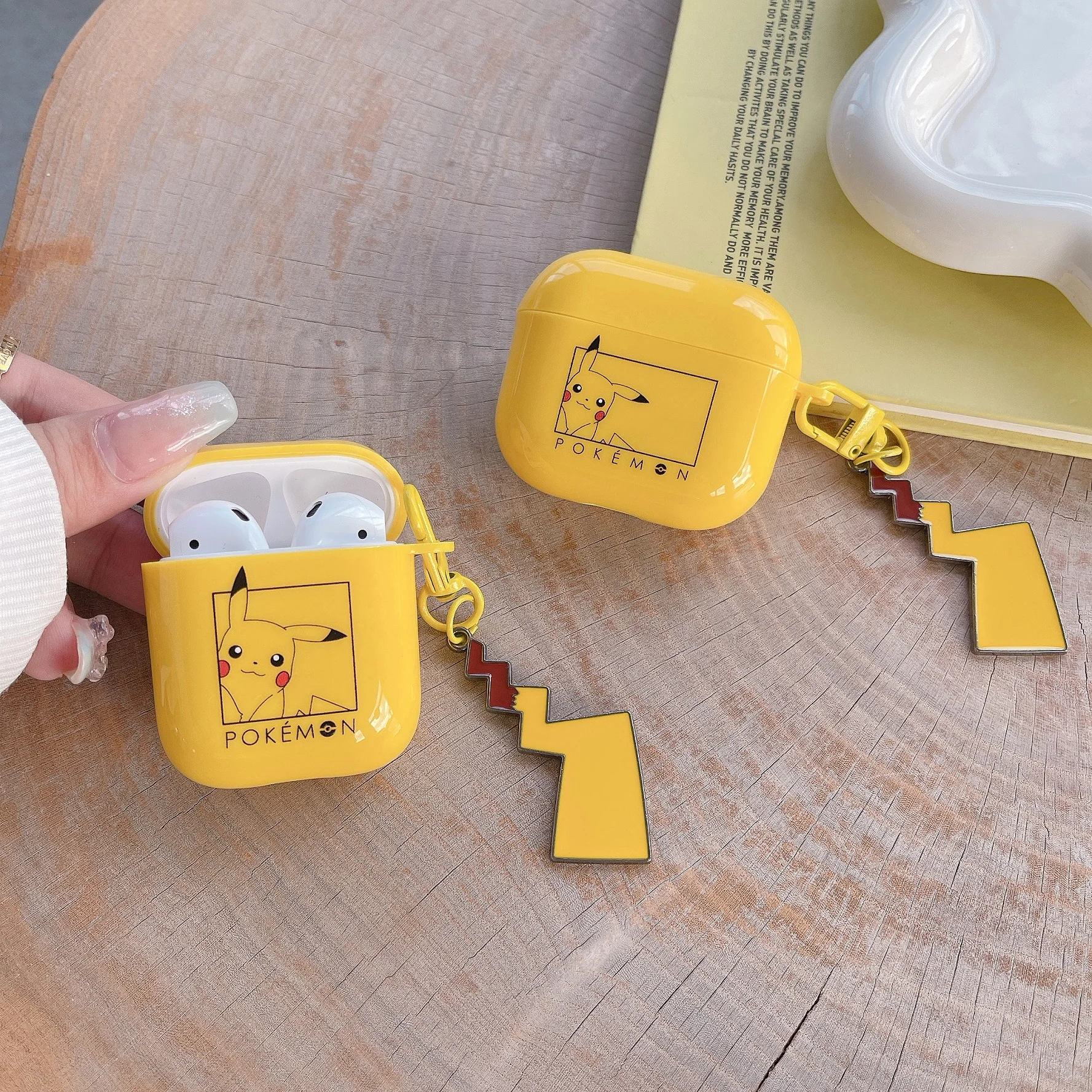 

Pikachu Cute Cartoon Earphone Protector Suitable for AirPods 1/2, Pro, 3, Pro2 Convenient Carrying Earphone Protector