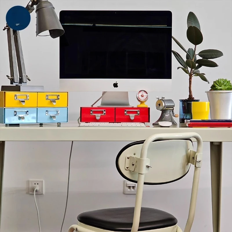 

Simple desktop storage box