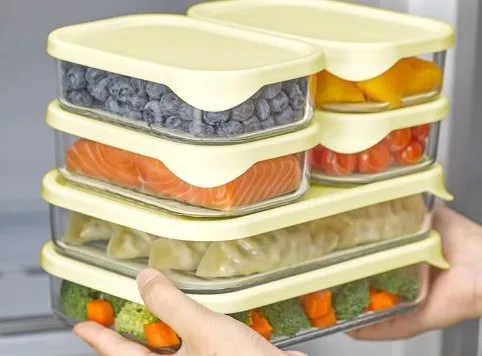 Cucina croccante in vetro, frigorifero