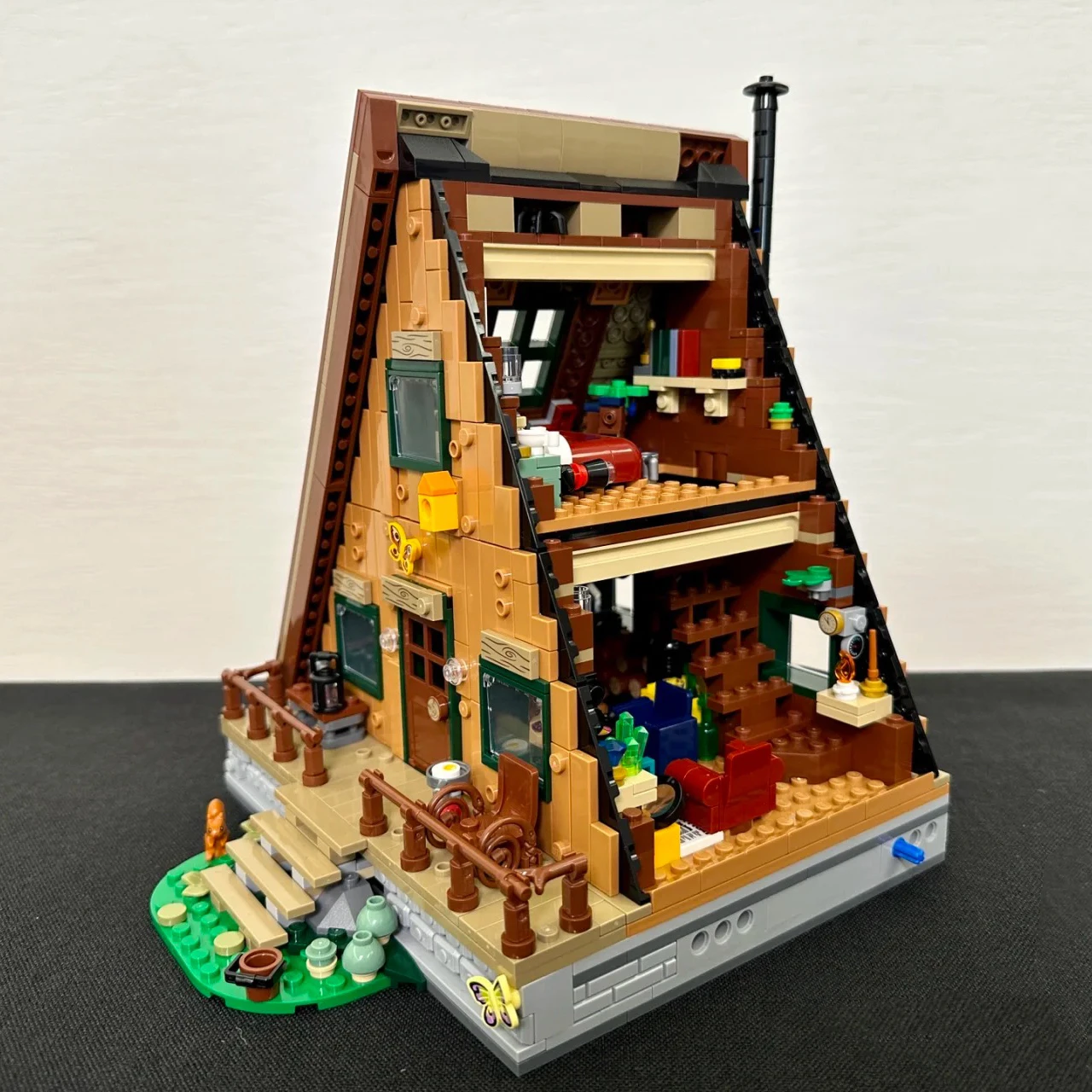 In magazzino 21338 A- Frame Cabin Forest Cabin House 2082pcs idee Building Blocks City Street View Bricks Toy bambini regalo di natale