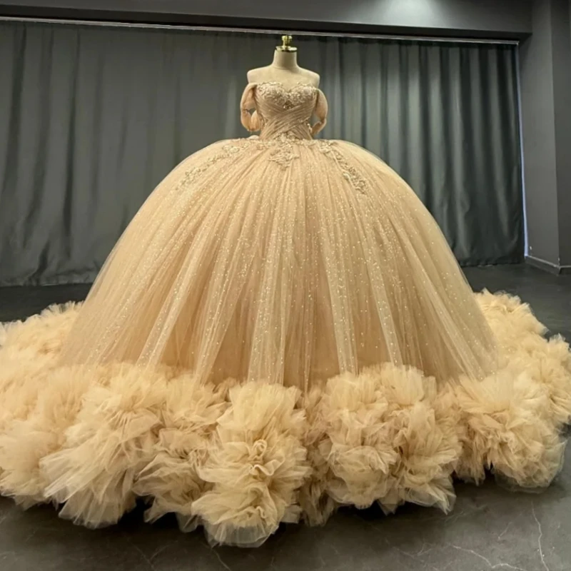

Champagne Shiny Quinceanera Dresses Off The Shoulder Applique Lace Beads Tiered Tull Corset Party Birthday Sweet 16 Dress Vestid
