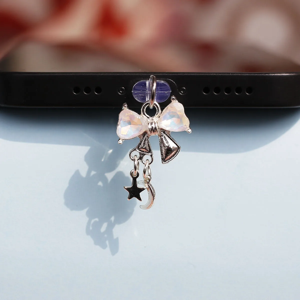 Wunderschöner herzförmiger Liebesschleifen-Mond-Stern-Staubschutz-Anhänger für Mobiltelefone, hängende Dekoration, Zubehör für iPhone Type-C-Anschluss – Detail 12