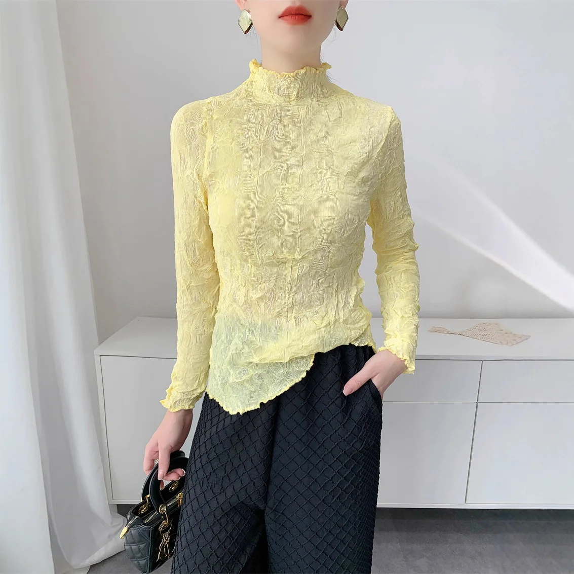 miyake Women Slim Bottom Shirt Solid Colour Round Neck Long Sleeve Loose Stretch Design Female T-Shirt 2025 Spring New Clothing