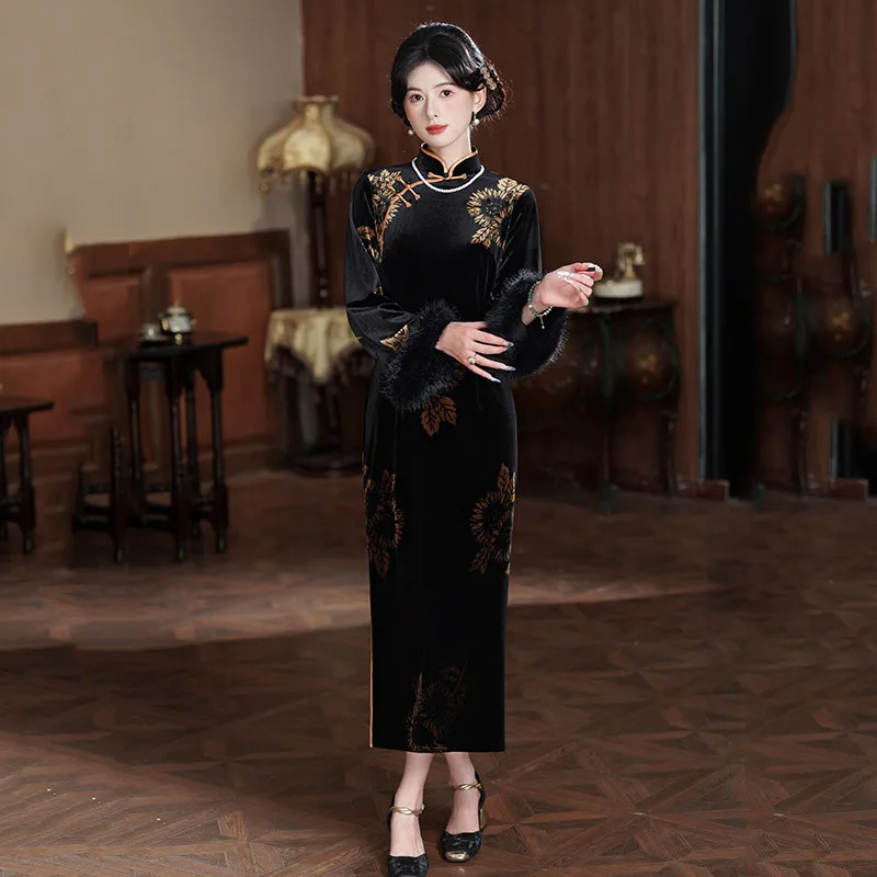 

Черное золото, бархат, китайский стиль, Cheongsam с длинными рукавами, новинка 2025, женский облегающий Cheongsam в стиле ретро, осенне-зимний винтажный тонкий Cheongsam