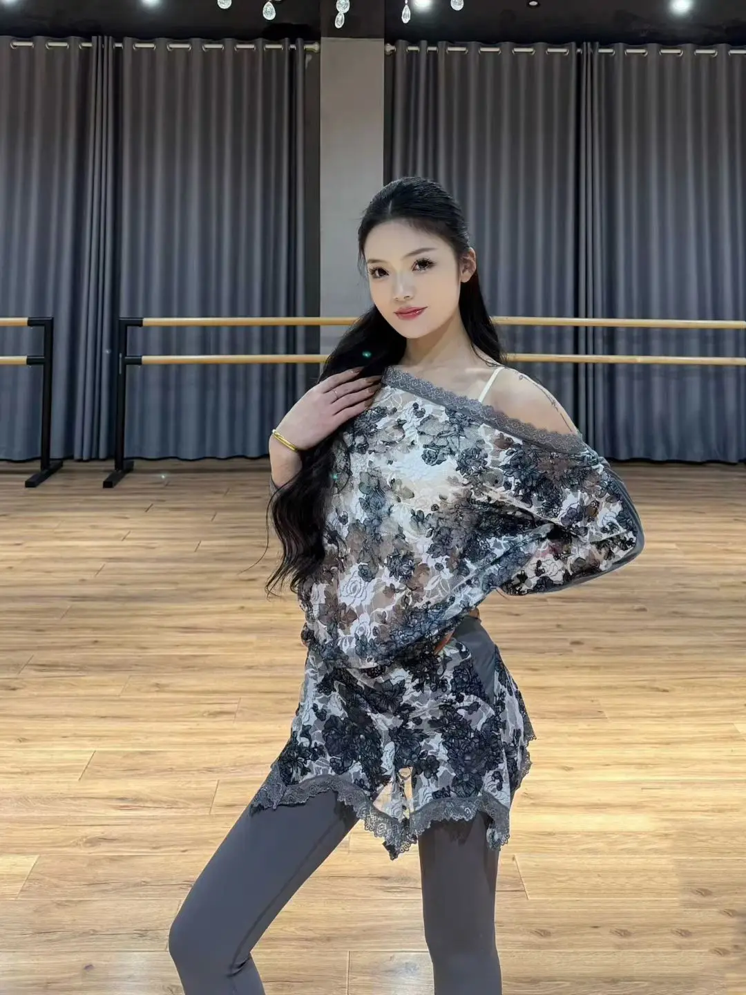 Odzież do tańca latynoamerykańskiego 2025, top z siateczki z asymetrycznym dekoltem, stroje do chacha, rumby, tanga, tańca latynoamerykańskiego i balowego, model DN22502