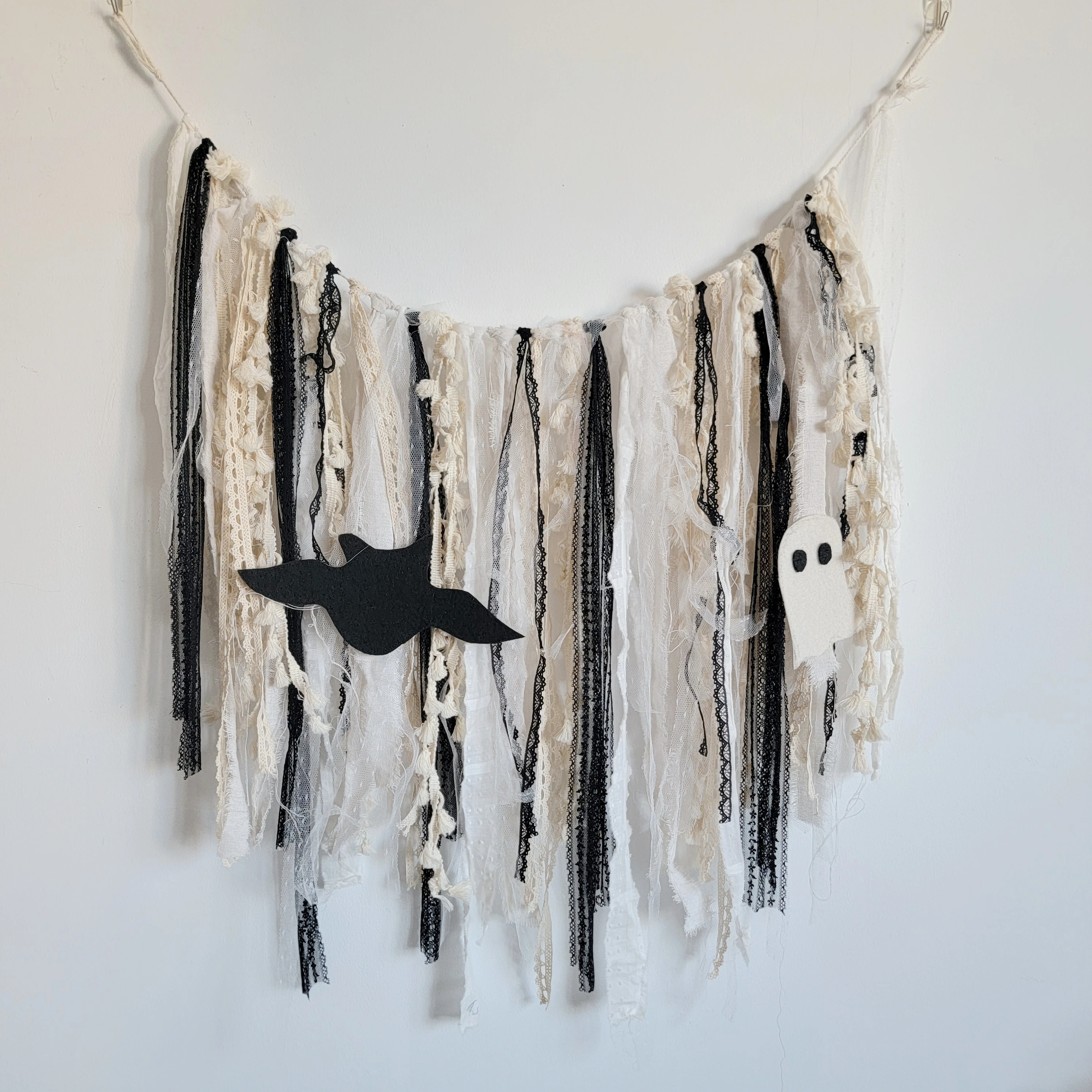 

hand work Halloween garland halloween decorations Ghost spook Decorative Item with bat Design Style Halloween decorations