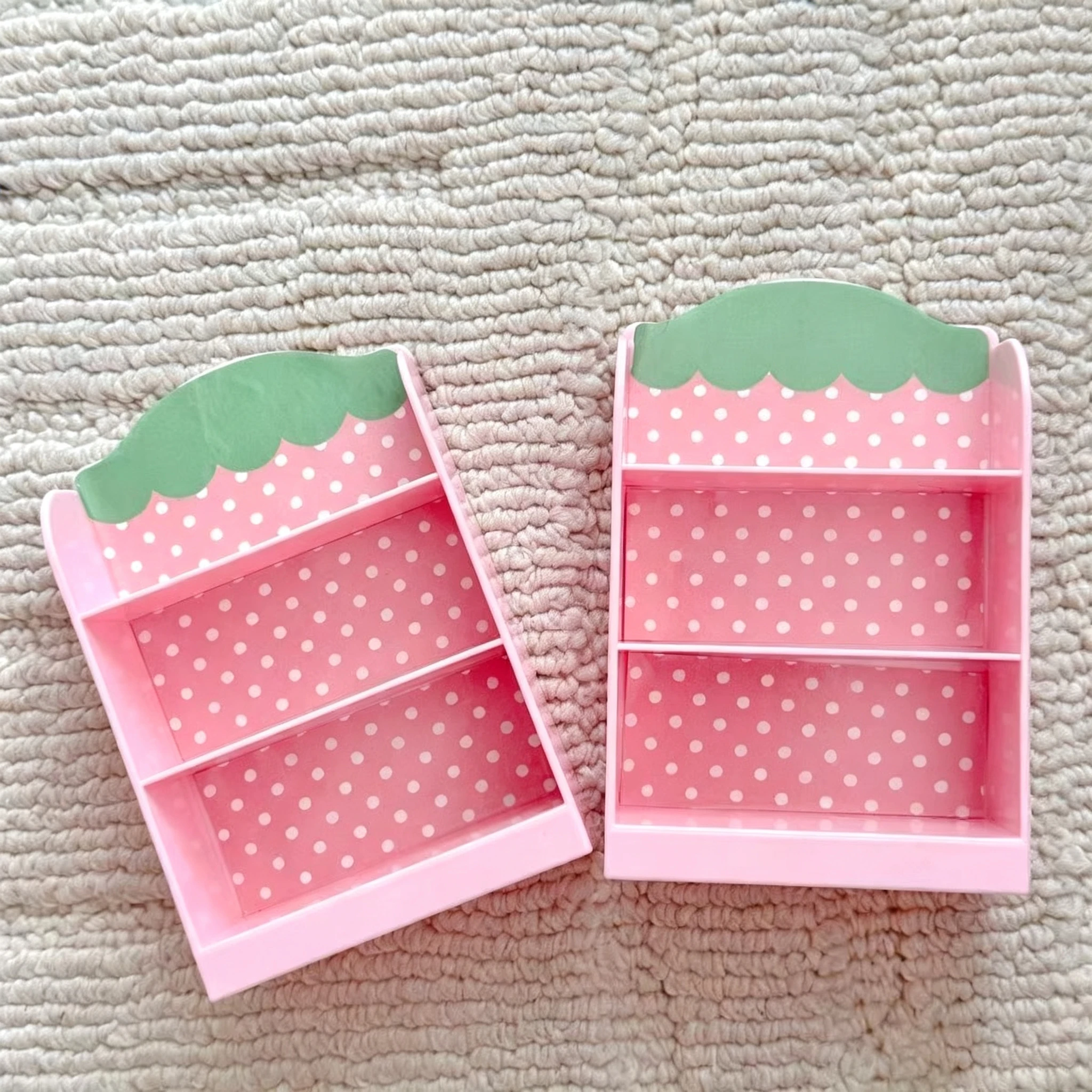 Original Delicious Strawberry Mini Cartoon Miniature Shelf Dollhouse Realistic Small Shelf Pretend Play Toy Decoration Cute Gift