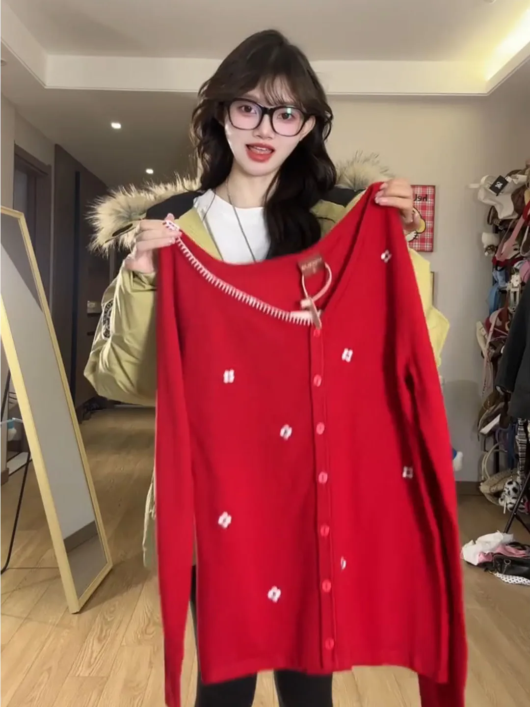 スーパーホワイトレッド刺繍入り花柄オープンカーディガン レディース 秋冬 セクシー 若々しい印象の肩出しニットセーター...