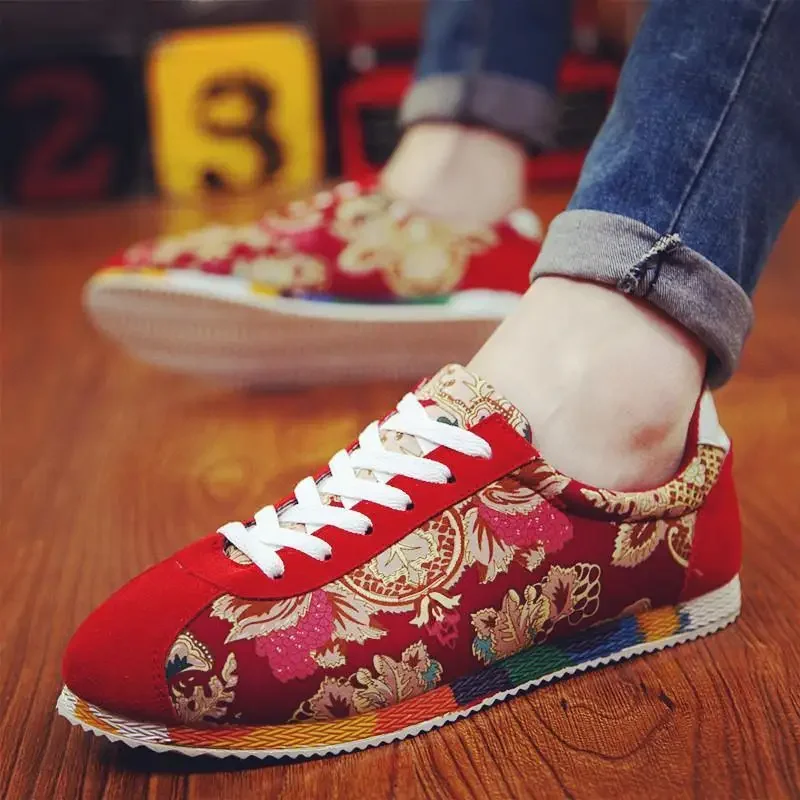 Fashion Graffiti Printed Men Suede Sneakers Red Running Shoes Men\'s Jogging Shoes Light Gym Trainers Men Flat Embroidery Shoes