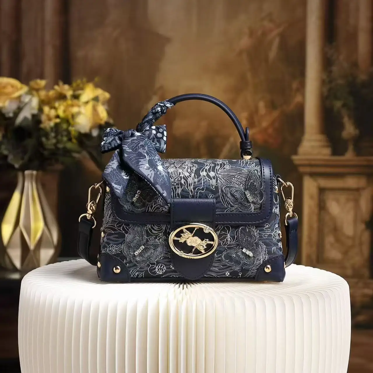 

Embroidered handbag box for women; new fashion, high-end single shoulder bag for autumn and winter 2025