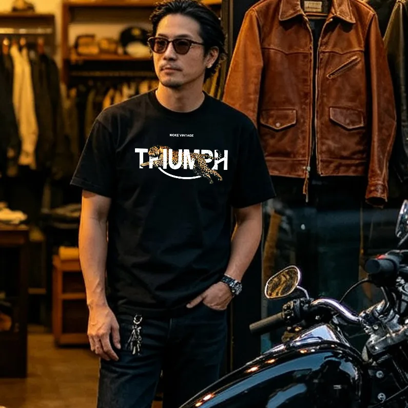 Amerikanische Motorrad-Ästhetik Triumph Leopardenmuster Atmungsaktives Baumwoll-Unisex-T-Shirt mit Rundhalsausschnitt und kurzen Ärmeln – Detail 3