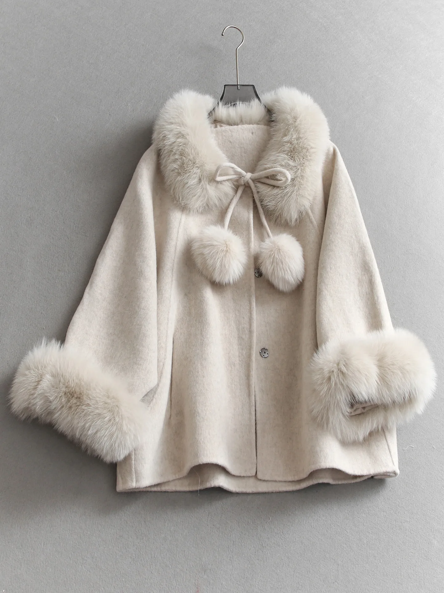 Double-Sided Woolen Coat with Detachable Fur Collar And Batwing Sleeves for Women Sweet Anti-Aging Trendy Commute Style
