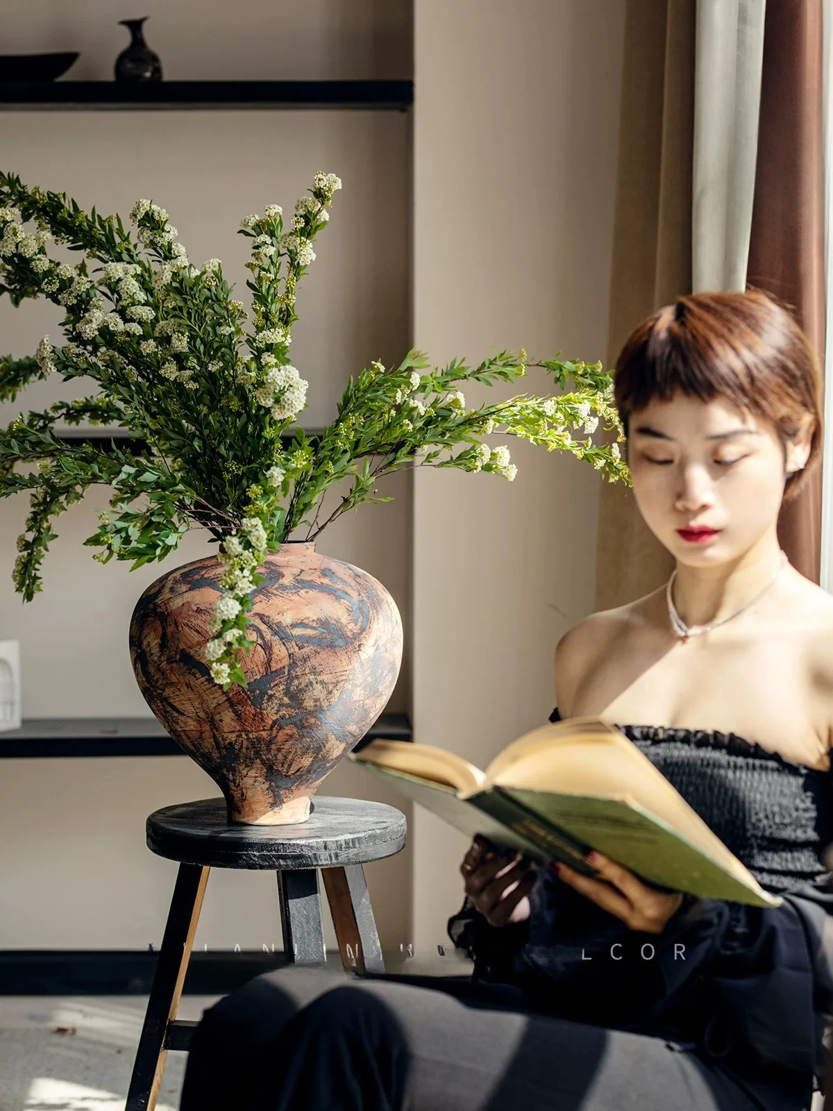 Retro nostalgic high-end handmade big-bellied vase high-end pottery design Dunhuang ancient sites